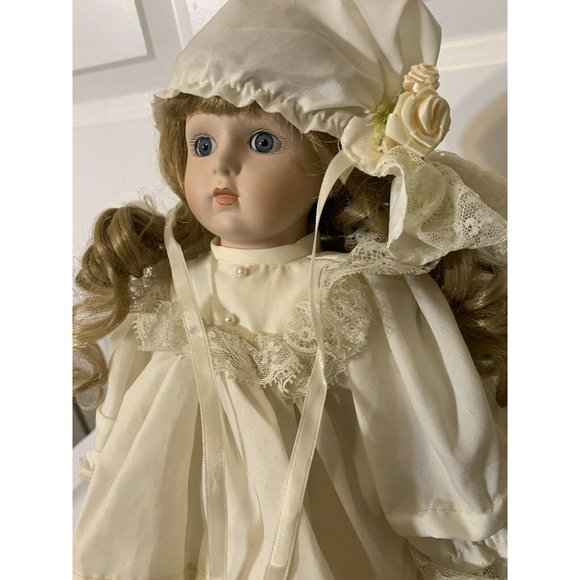 Vintage Musical Porcelain Bradley’s Doll Big Eye Girl 14” - Picture 1 of 11